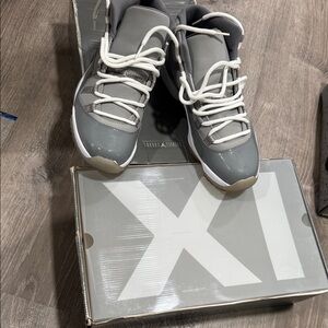 Air Jordan 11’s Cool Greys sz 10